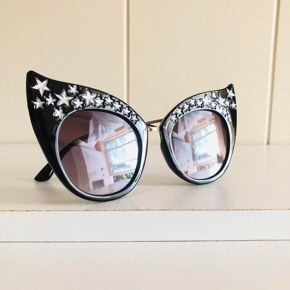 Batshape Cat Eye Sunglasses - Picture 10 of 11